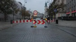 Drogowcy zamknęli Krakowskie Przedmieście