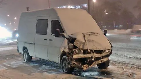 60 kolizji, jeden wypadek i tir w poprzek jezdni