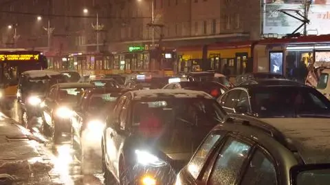 Chaos na rondzie Dmowskiego przez zepsutą sygnalizację