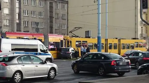 Zderzenie forda z tramwajem sparaliżowało centrum