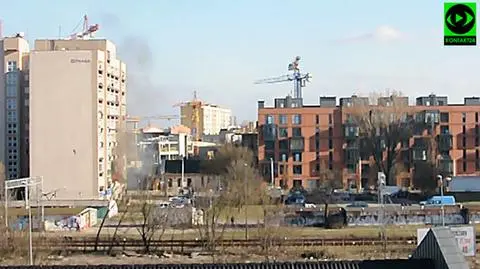 Ogień wychodził oknem. Z budynku ewakuowano kilkadziesiąt osób