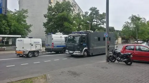 Podejrzany pakunek na Bielanach. Ulica zamknięta, ewakuacja