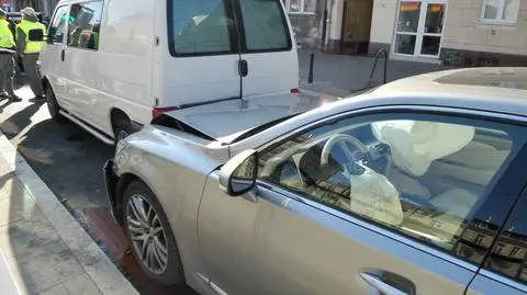Ruch mały, ale na Grochowskiej zderzyły się trzy auta. Jedna osoba ranna