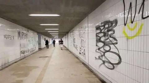 Stacje jeszcze nieskończone, a już zniszczone