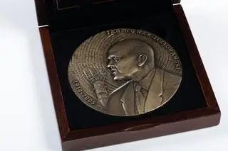The Medal of the Courier from Warsaw