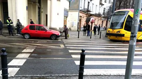 Peugeot 205 zablokował tramwaje