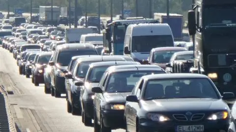 Kolizja dwóch aut. Korki na Trasie Siekierkowskiej