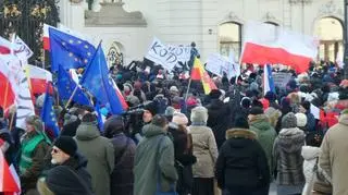 Protest KOD przed Pałacem Prezydenckim