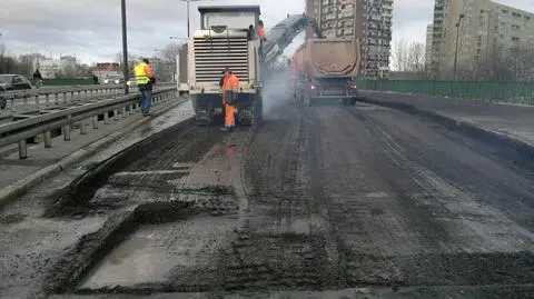 Do trzech razy sztuka.  Zamknęli wiadukt nad Trasą AK 