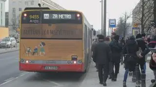 Przepełnione autobusy zastępcze