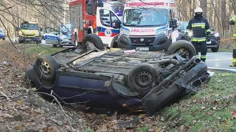 Dachowanie pod Warszawą. "Kierowca pod wpływem alkoholu" 