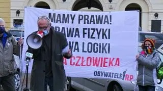 Obywatele RP odczytują wyroki ws. wolności zgromadzeń