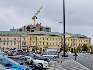 Budynek hotelu jest widoczny z placu Teatralnego