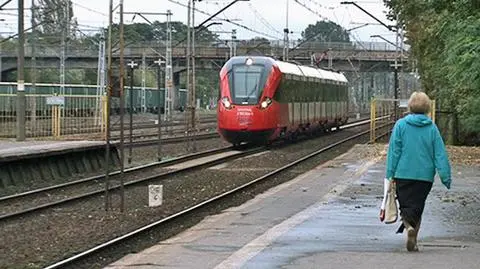 Czekała na pociąg, została pobita