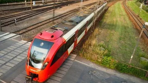 Awaria sieci trakcyjnej, opóźnienia na kolei