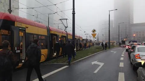 Poranne problemy tramwajów. Zasłabnięcie pasażera i awaria