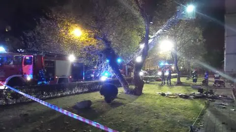 Pożar w budynku przy Śmiałej. Jedna osoba nie żyje