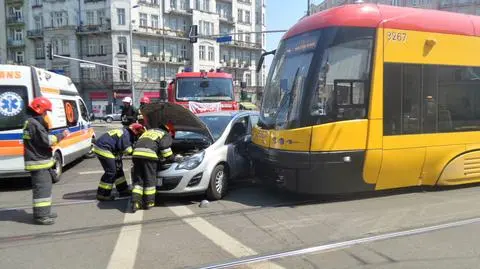 Plac Unii Lubelskiej: zderzenie tramwaju z oplem