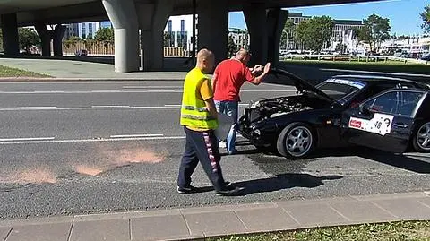 Rozbite porsche na Siekierkowskiej. Jechał na paradę?