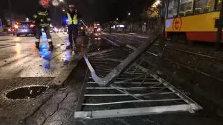 Auto zablokowało torowisko na Grochowskiej