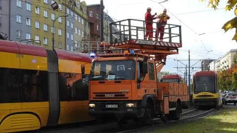 Awaria tramwajowa na Ochocie. W trzech składach złamały się pantografy