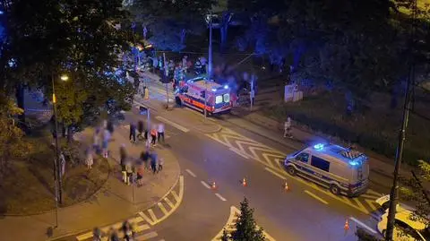 Wieczorne zderzenie samochodu z autobusem, cztery osoby zabrane do szpitala 