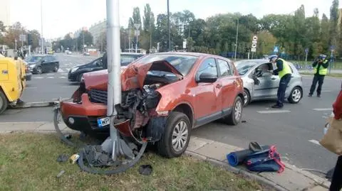 Wypadek na Woli. Za kierownicą 86-latek z sądowym zakazem