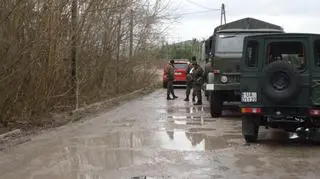 Służby wywożą butle z Fortu Chrzanów