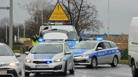 Zderzenie czterech aut, w tym radiowozu. Policjanci w szpitalu