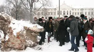 Kilkadziesiąt osób w Ogrodzie Krasińskich