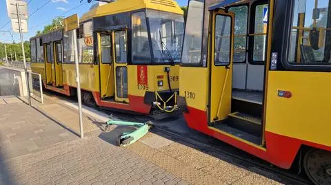 Na hulajnodze prosto pod tramwaj. Wypadek na placu Wilsona