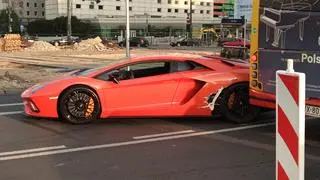 Kolizja z udziałem lamborghini na rondzie Dmowskiego