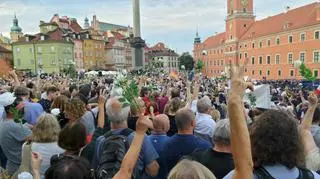 Plac Zamkowy przed miesięcznicą