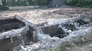 Częściowo zburzony neutralizator (zdjęcie z 2012 roku)