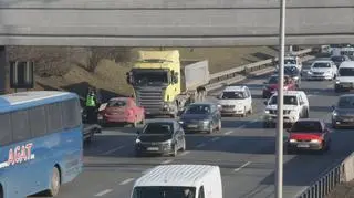 Zderzenie ciężarowki z toyotą w alei Armii Krajowej 