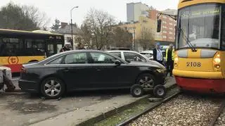 Auto zablokowało torowisko na Puławskiej