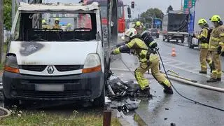 Pożar auta dostawczego z bateriami do rowerów elektrycznych 