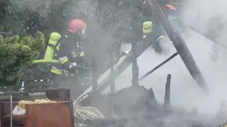 W miejscowości Parole pod Pruszkowem płonął drewniany dom