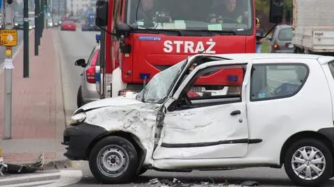 Wypadek na Ursynowie. Utrudnienia na skrzyżowaniu