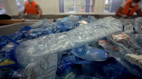 Nowe życie butelki. Plastik to świetny materiał do recyklingu