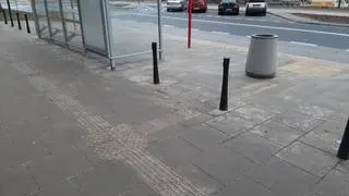 Słupki na prowadnicach dla niewidomych