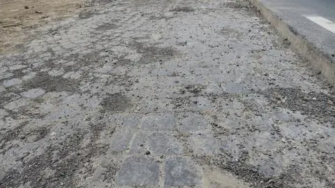 Remontowali tory tramwajowe, odsłonili starą kostkę brukową