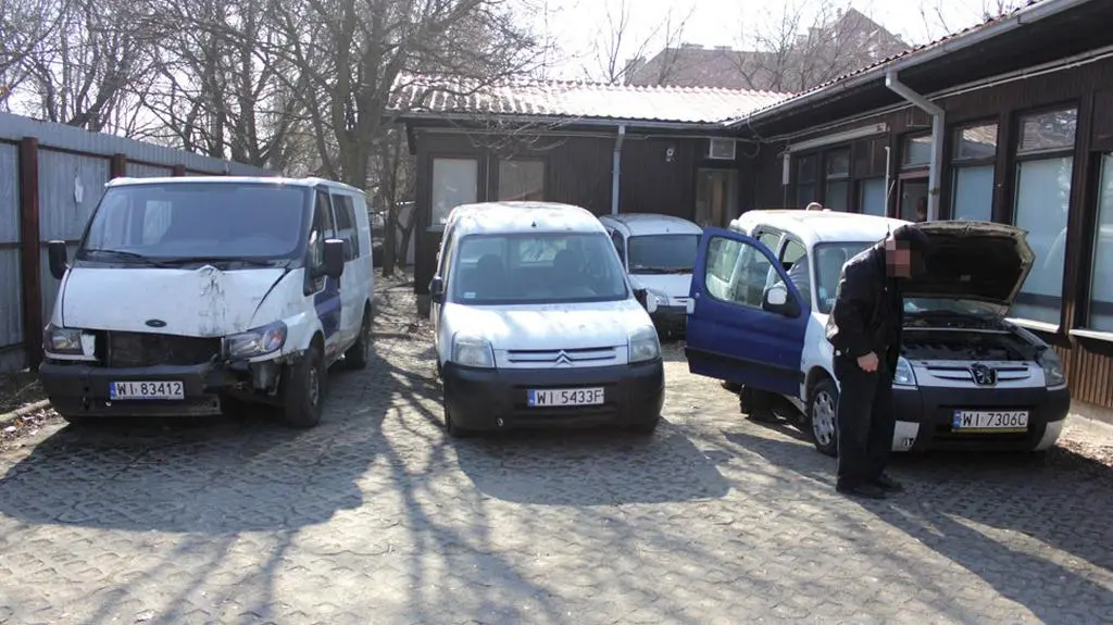 Straż miejska sprzedaje samochody