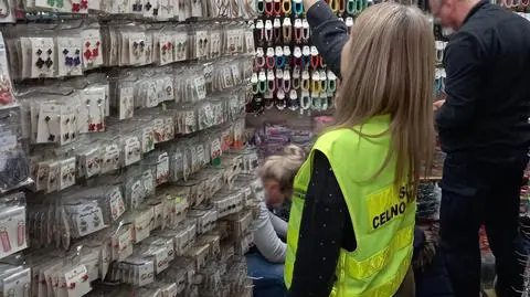 Kilka tysięcy sztuk podrobionej biżuterii w centrum handlowym
