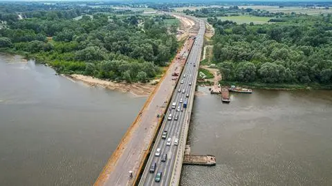 Prace drogowe na moście w ciągu DK 7