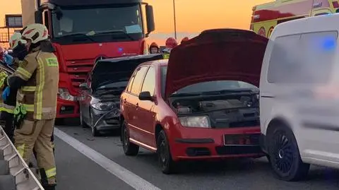 Zderzenie z tirem na S8. Dwie osoby zabrane do szpitala