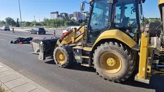 Zderzenie motocyklisty z koparką