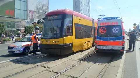 Tramwaj potrącił mężczyznę. "Przechodził w niedozwolonym miejscu"