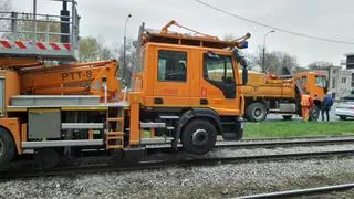 Ciężarówka uszkodziła trakcję tramwajową