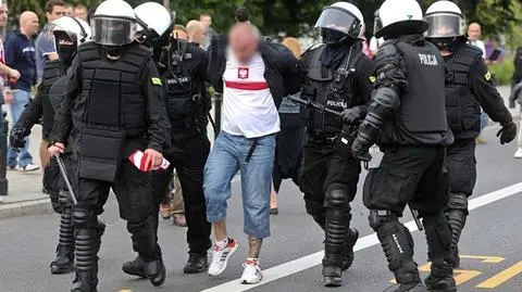 Ponad setka zatrzymanych, 11 osób rannych